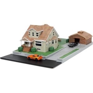Jada Toys Fast & Furious Nano Hollywood Rides Dom Toretto's House Display Diorama with Two 1.65  inch Die-cast Cars, Toys for Kids and Adults
